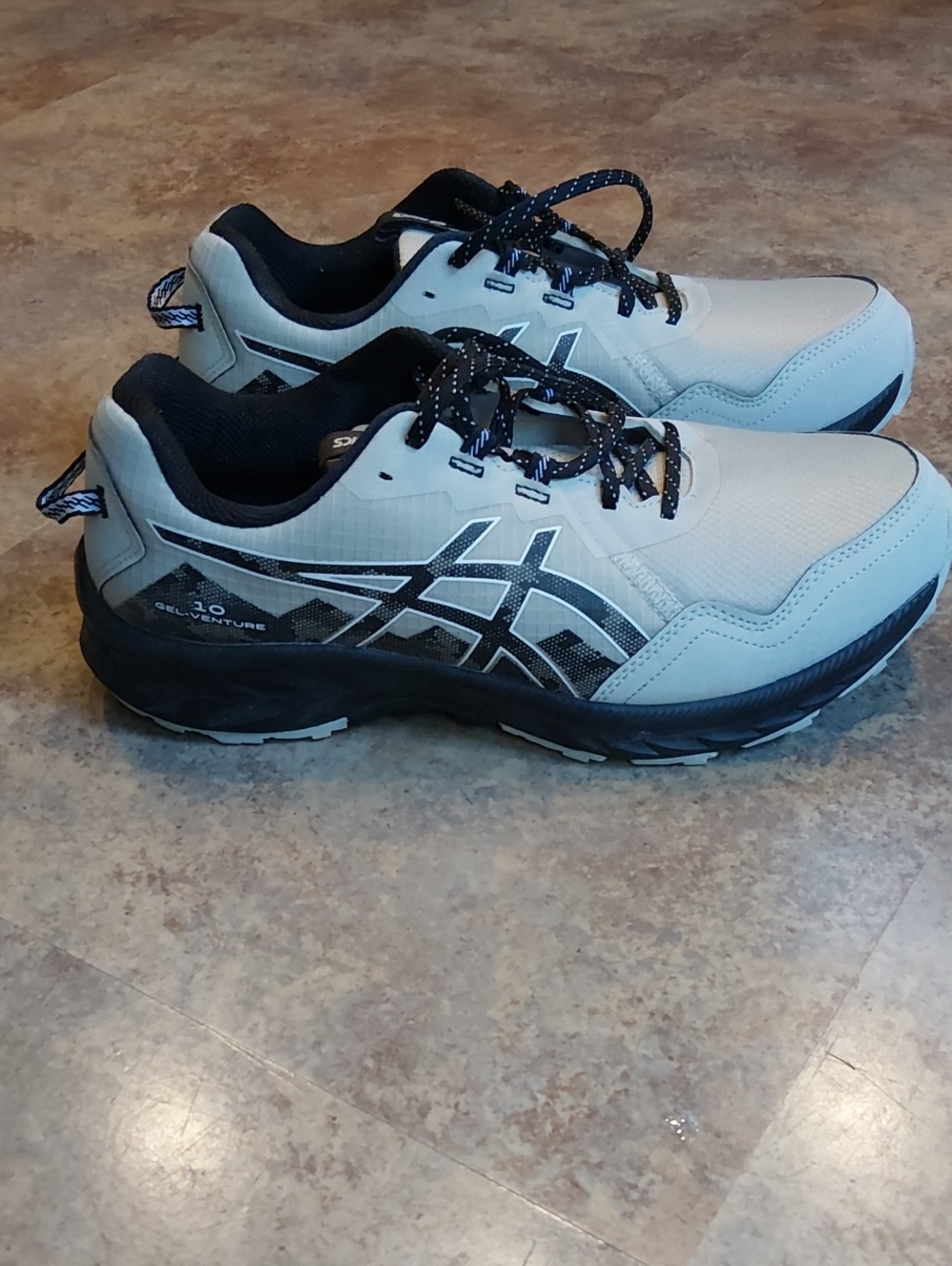 ASICS Gel-Venture 10. size 10.5